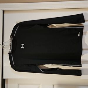 Under Armour youth boys extra large black with gray stitching